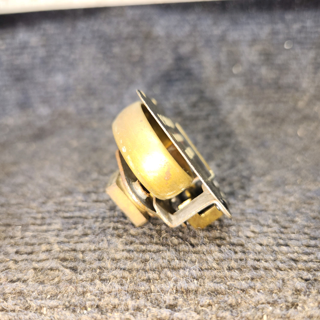 Used aircraft parts for sale, 1508299 Beechcraft Fuel Press Gauge Indicator (12v)