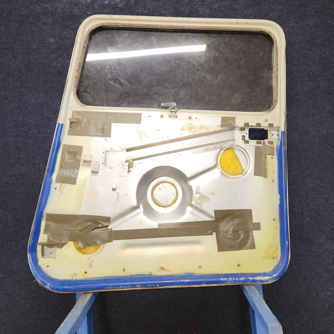 Used aircraft parts for sale, 0511803-26, 0711050-6 cessna 172N Cabin Door RH - Structure Assembly