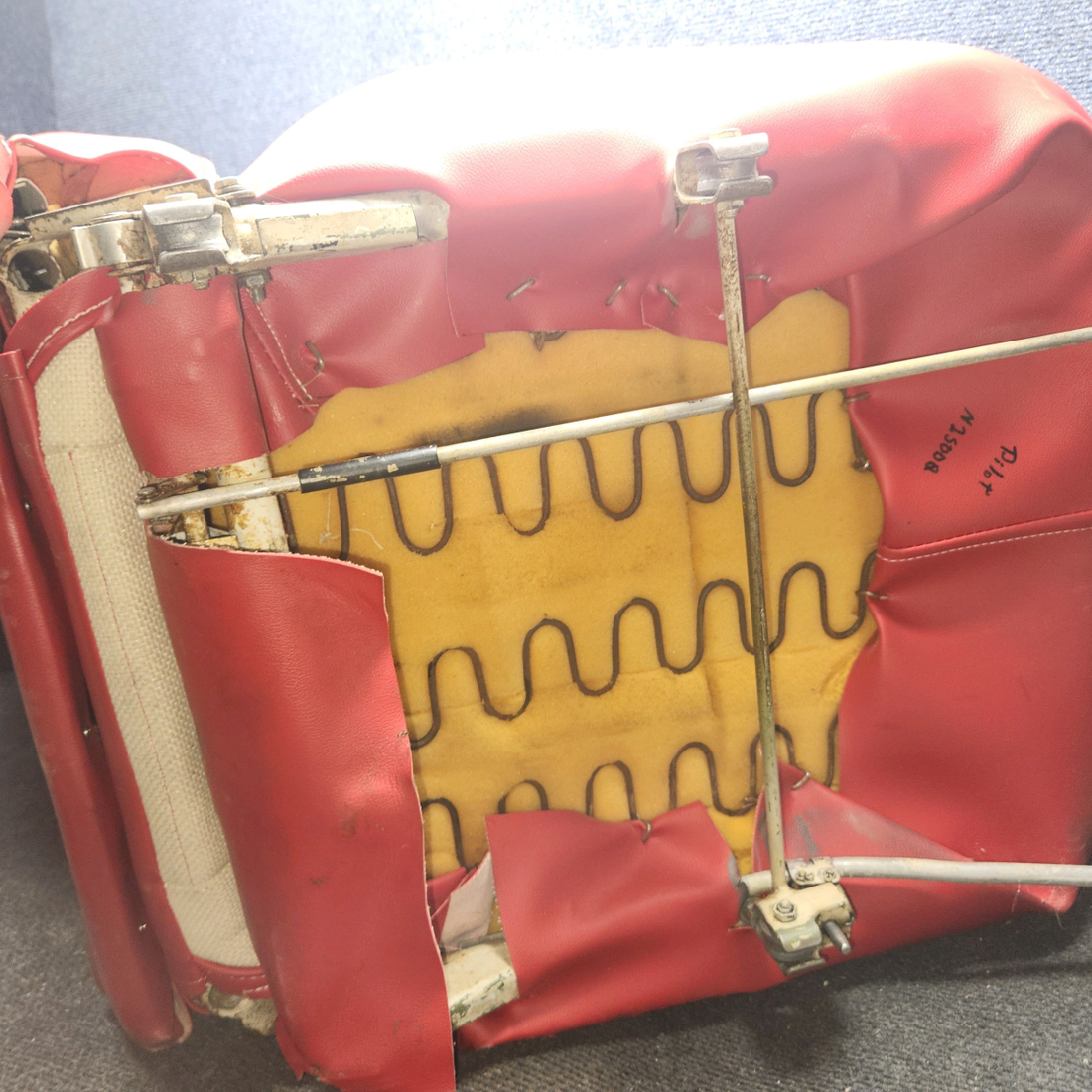 Used aircraft parts for sale, 0400118-65 cessna 150G Seat – LH (Pilot)