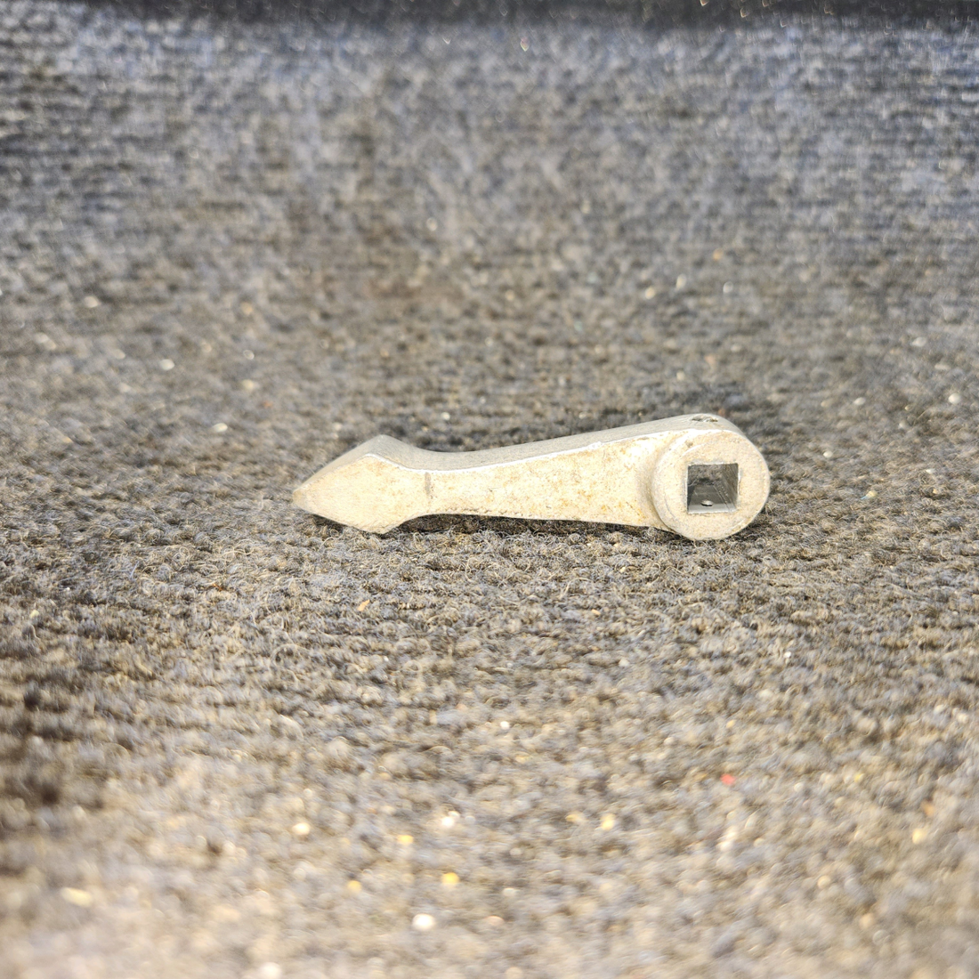 Used aircraft parts for sale, 0716612-202 Cessna 172 Fuel Selector Handle