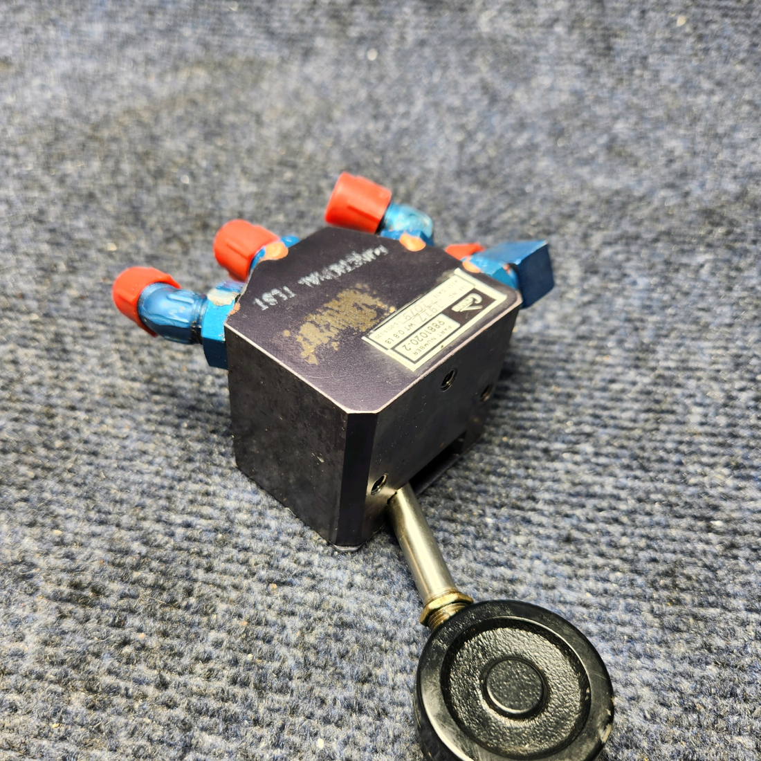 Used aircraft parts for sale, 9881020-2 CESSNA C172RG LANDING GEAR SELECTOR VALVE ASSEMBLY