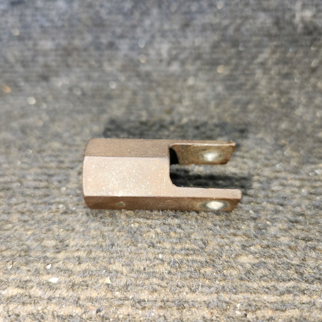 Used aircraft parts for sale, 0543023 cessna 150G Nose Gear Clevis