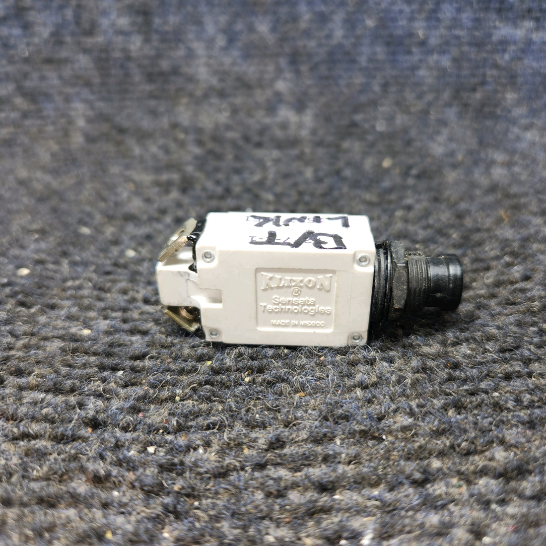 Used aircraft parts for sale, 7277-2-1 klixon 7274-2 PIPER PA-24-250 Circuit Breaker, 1 AMP - Price for Each