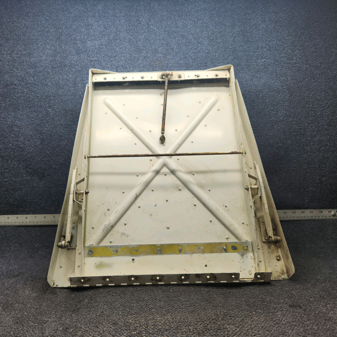Used aircraft parts for sale, 99271-000 Piper PA32RT-300 A/C Louver Door Assembly