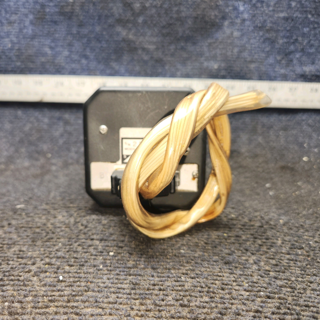 Used aircraft parts for sale, ID-825 Narco Avionics Piper PA-28-140 Localizer Glideslope Indicator With connector