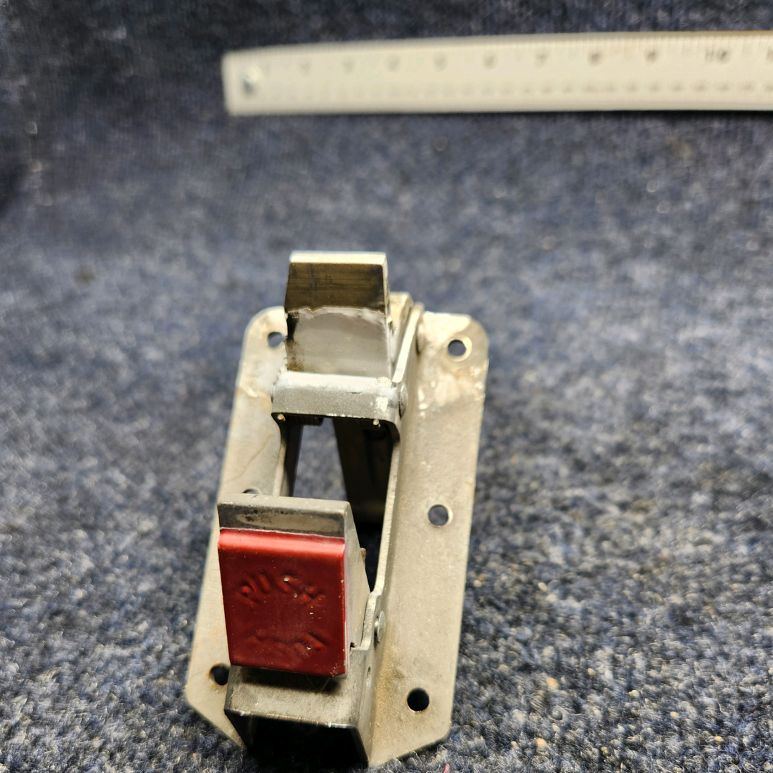 Used aircraft parts for sale, 472-077 Piper PA32RT-300 BAGGAGE DOOR TRIGGER ACTION LATCH