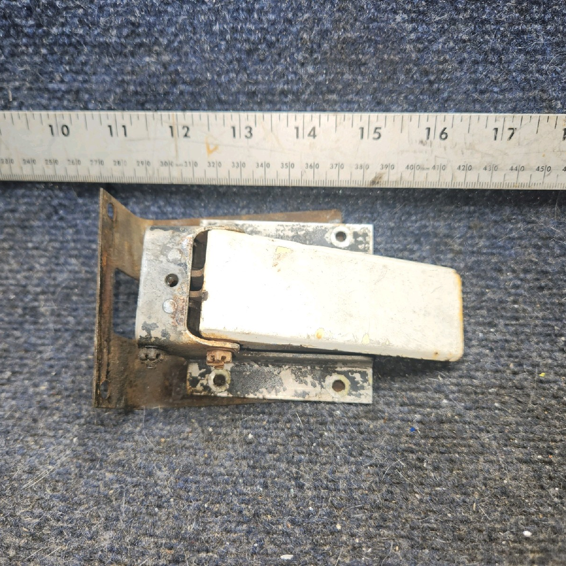 Used aircraft parts for sale, 79515-007, 79515-035, 79532-002 piper PA-28-181 Cabin Door Latch