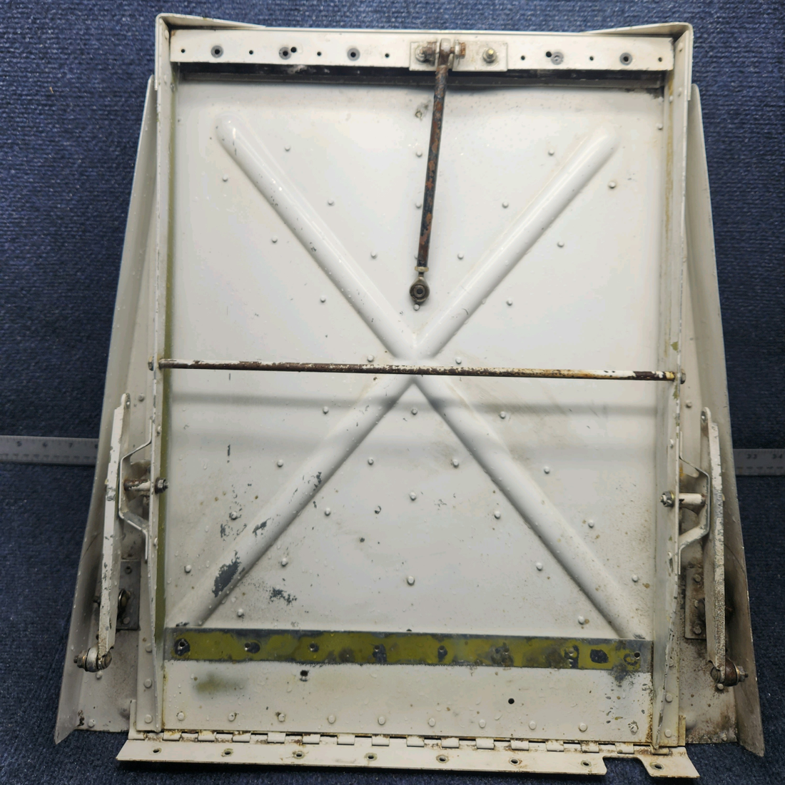 Used aircraft parts for sale, 99271-000 Piper PA32RT-300 AC LOUVER DOOR ASSEMBLY