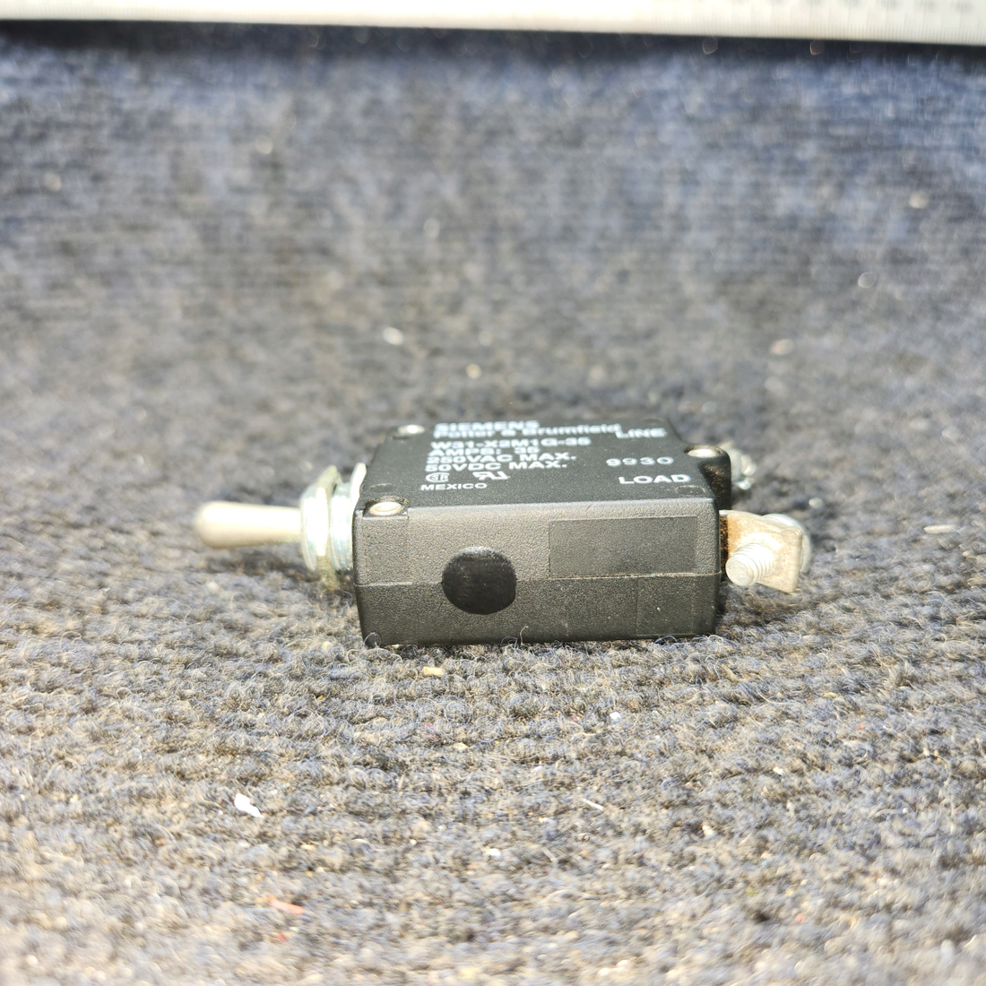 Used aircraft parts for sale, W31-X2M1G-35 Cessna 172E Circuit Breaker Switch – 35 Amps