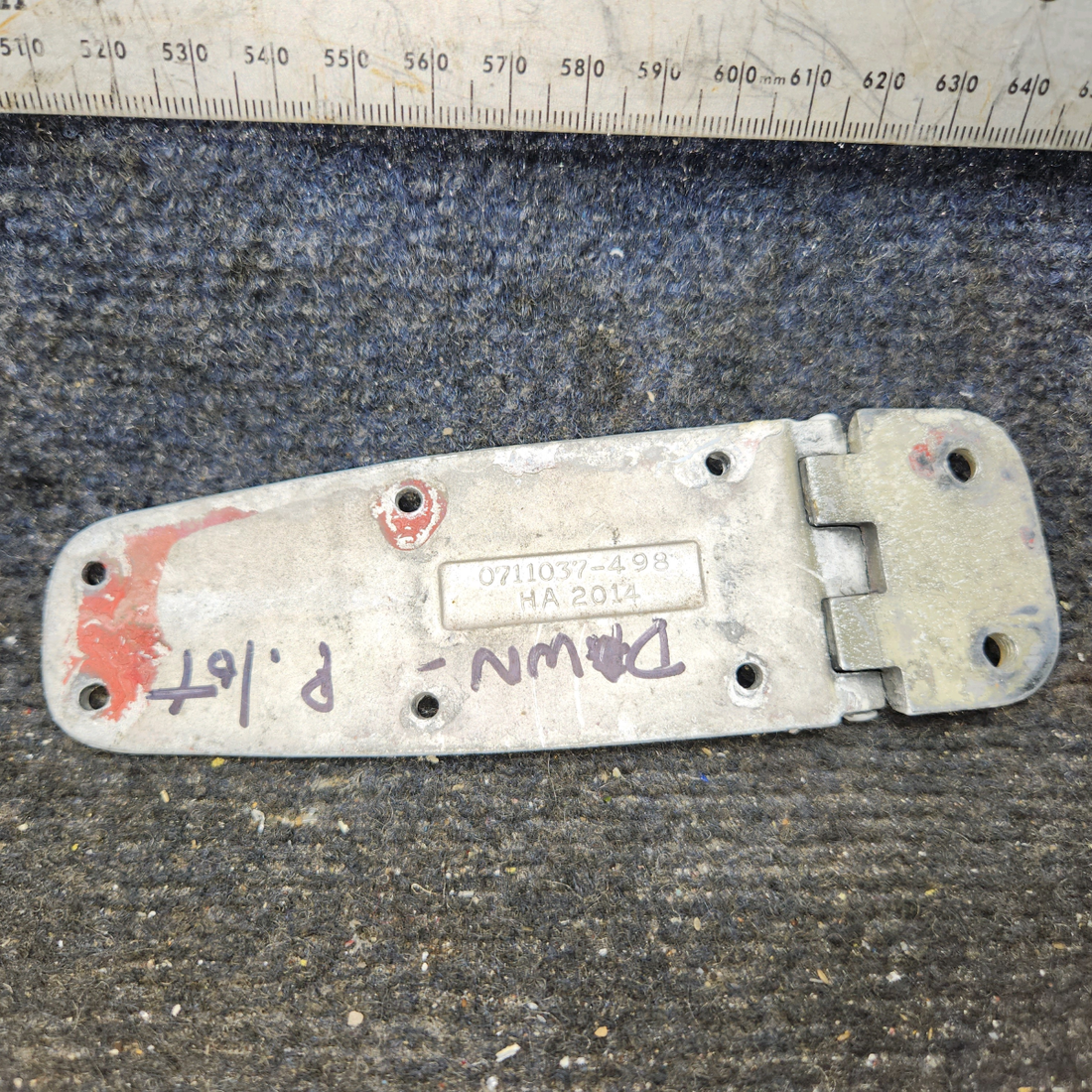 Used aircraft parts for sale, 0413426-4 cessna 150G Hinge Assembly – LH Lower & RH Upper