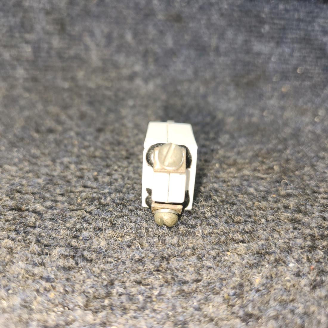 Used aircraft parts for sale, MS26574-10 klixon BEECHCRAFT 95-55B Push-Pull Circuit Breaker - 10 Amps