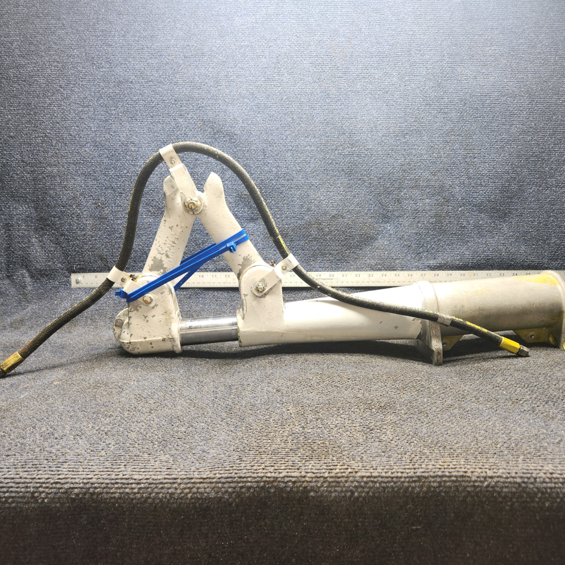 Used aircraft parts for sale, 35644-902 Piper PA28-140 Main Landing Assembly - LH