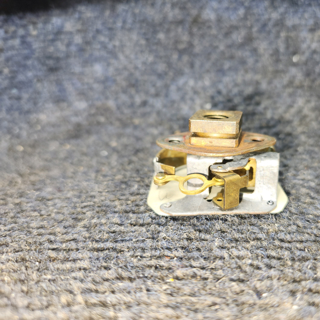 Used aircraft parts for sale, 1508299 Beechcraft Fuel Press Gauge Indicator (12v)