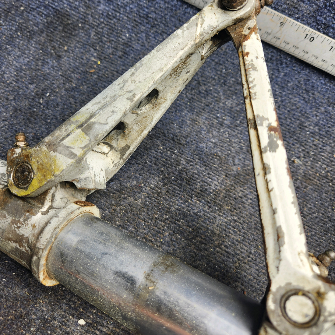 Used aircraft parts for sale, 33-810000-2 Beechcraft 35-33 Main Landing Gear – RH