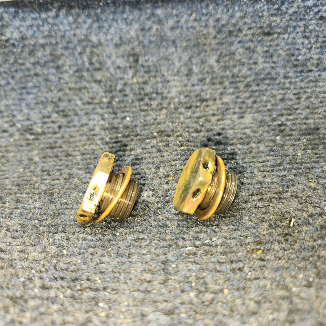 Used aircraft parts for sale, 532432 Continental O-300-D Cessna 172F Plug Sold as a set of 2