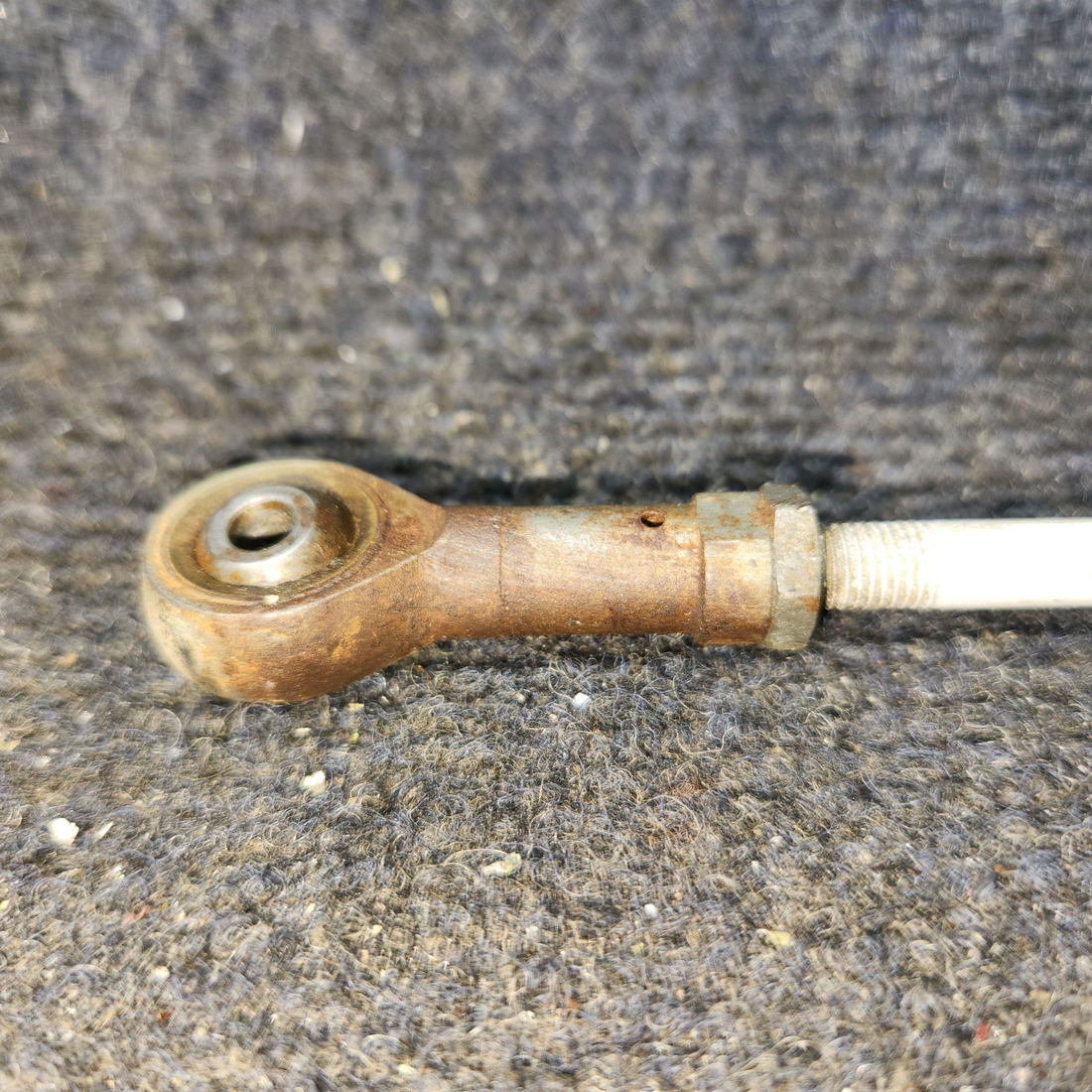 Used aircraft parts for sale, 0523218-2 Cessna 172E Aileron Push Pull Rod Assembly