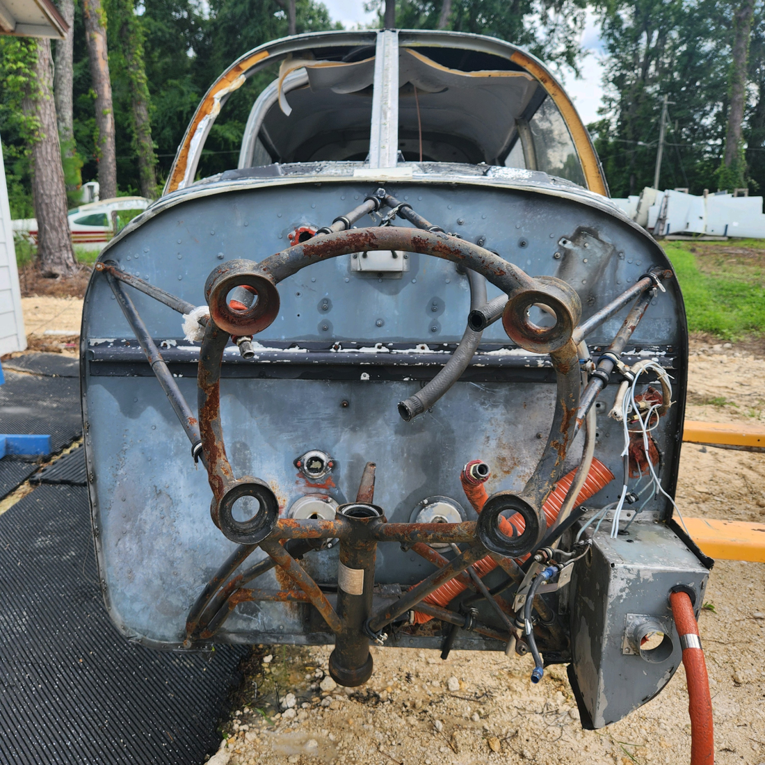 Used aircraft parts for sale, Piper PA28-140 Fuselage PIPER PA28-140 PIPER PA28-140 FUSELAGE W LOGS- NO AIRWORTHINESS - "ONLY FOR PARTS"
