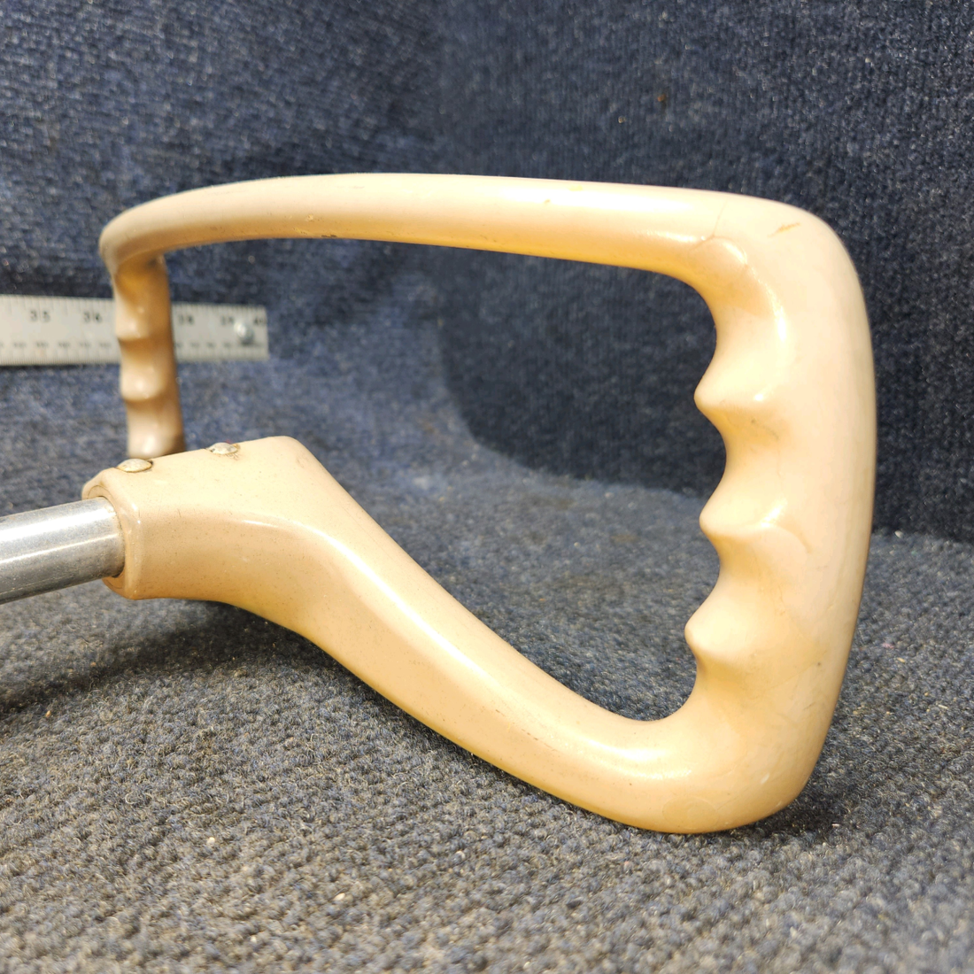 Used aircraft parts for sale, 0513136-1 Cessna C175 Control Wheel Assy W/ Shaft Diameter 0.64"