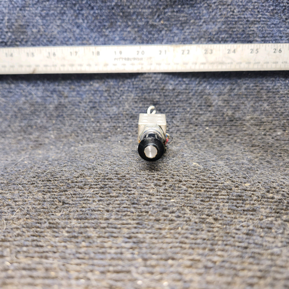 Used aircraft parts for sale, 0713026-4 cessna 172k Navigation Switch Knob Assembly