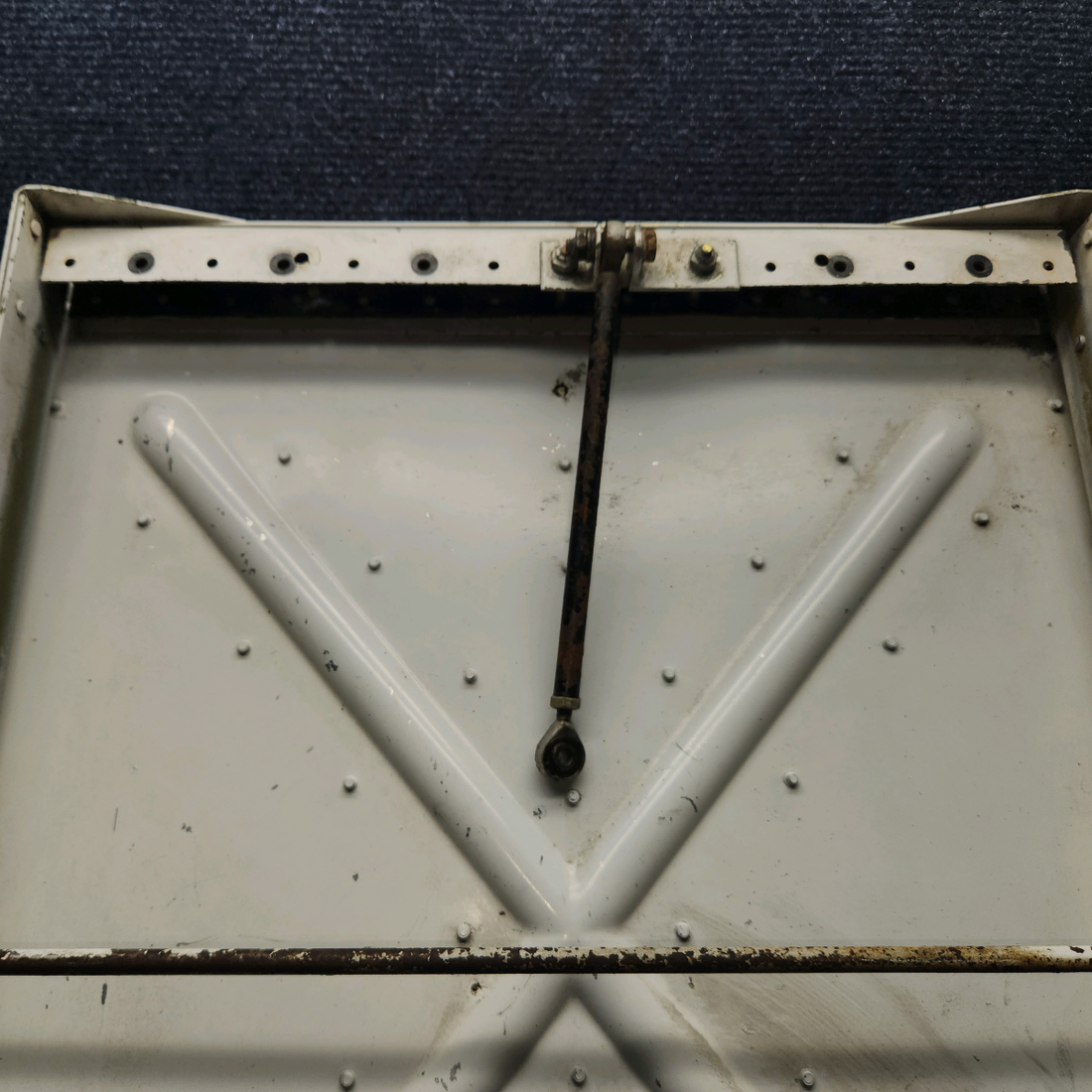 Used aircraft parts for sale, 99271-000 Piper PA32RT-300 A/C Louver Door Assembly