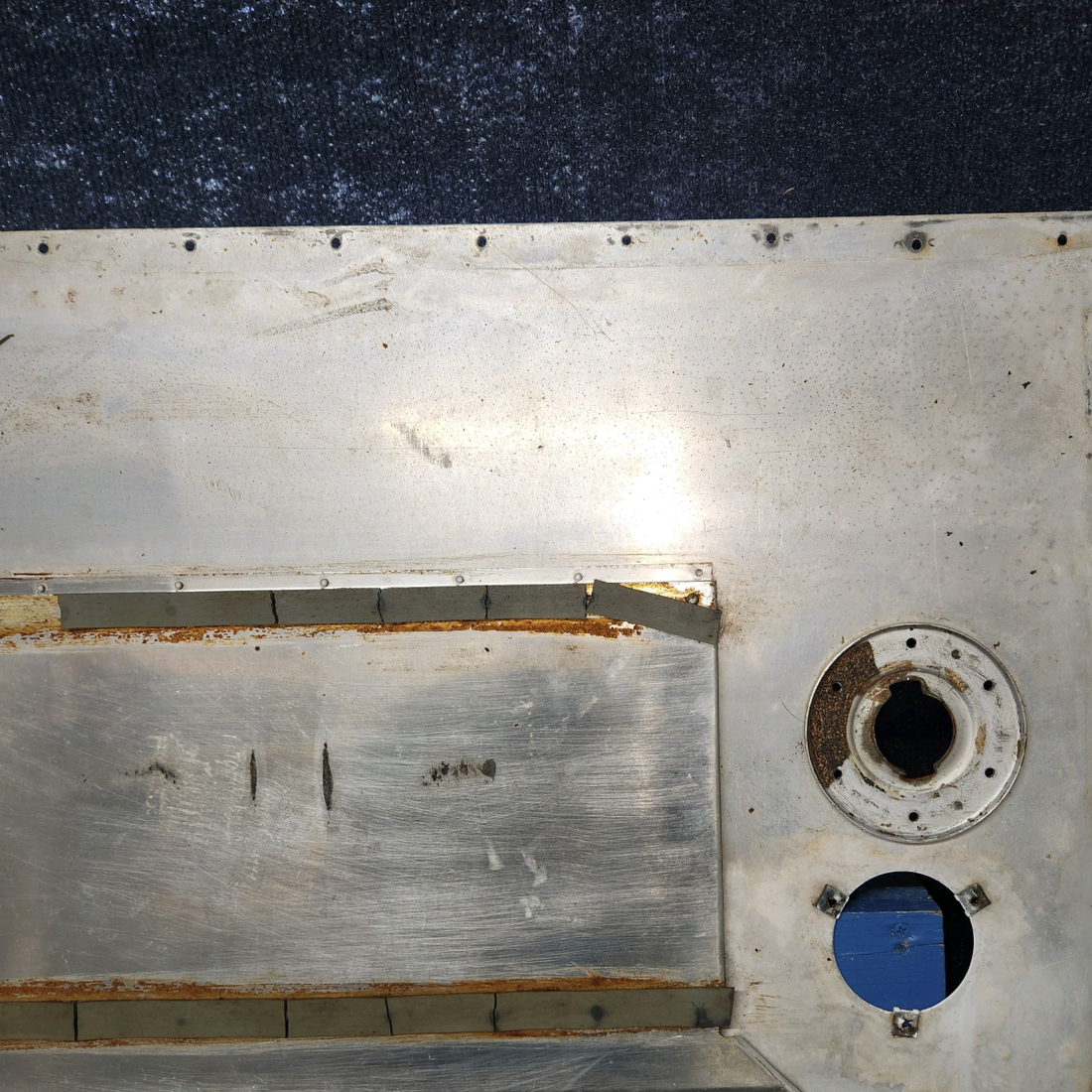 Used aircraft parts for sale, 0523521-26 cessna 172N Fuel Tank Well Cover Assembly – RH