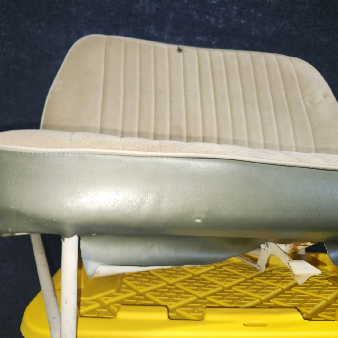 Used aircraft parts for sale, 0514010-19 CESSNA 172K REAR SEAT ASSEMBLY (SINGLE BACK)