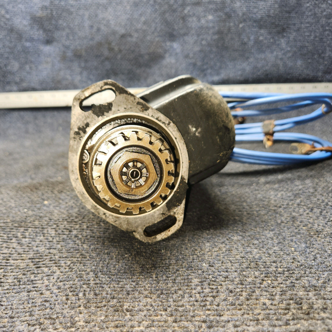 Used aircraft parts for sale, 664, 530603 Continental C125, C145 & O300 Cessna 172F Slick Magneto With Gear