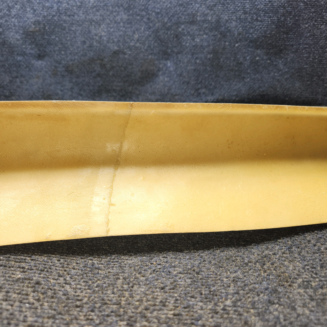 Used aircraft parts for sale, 95-420015-94 BEECHCRAFT 95-55B Aft Window Molding - RH