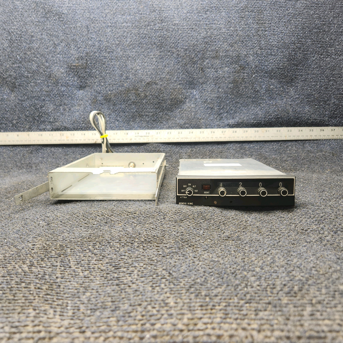 Used aircraft parts for sale, 066-1034-00 Bendix King KT-76 Cessna 182G Transponder With Tray