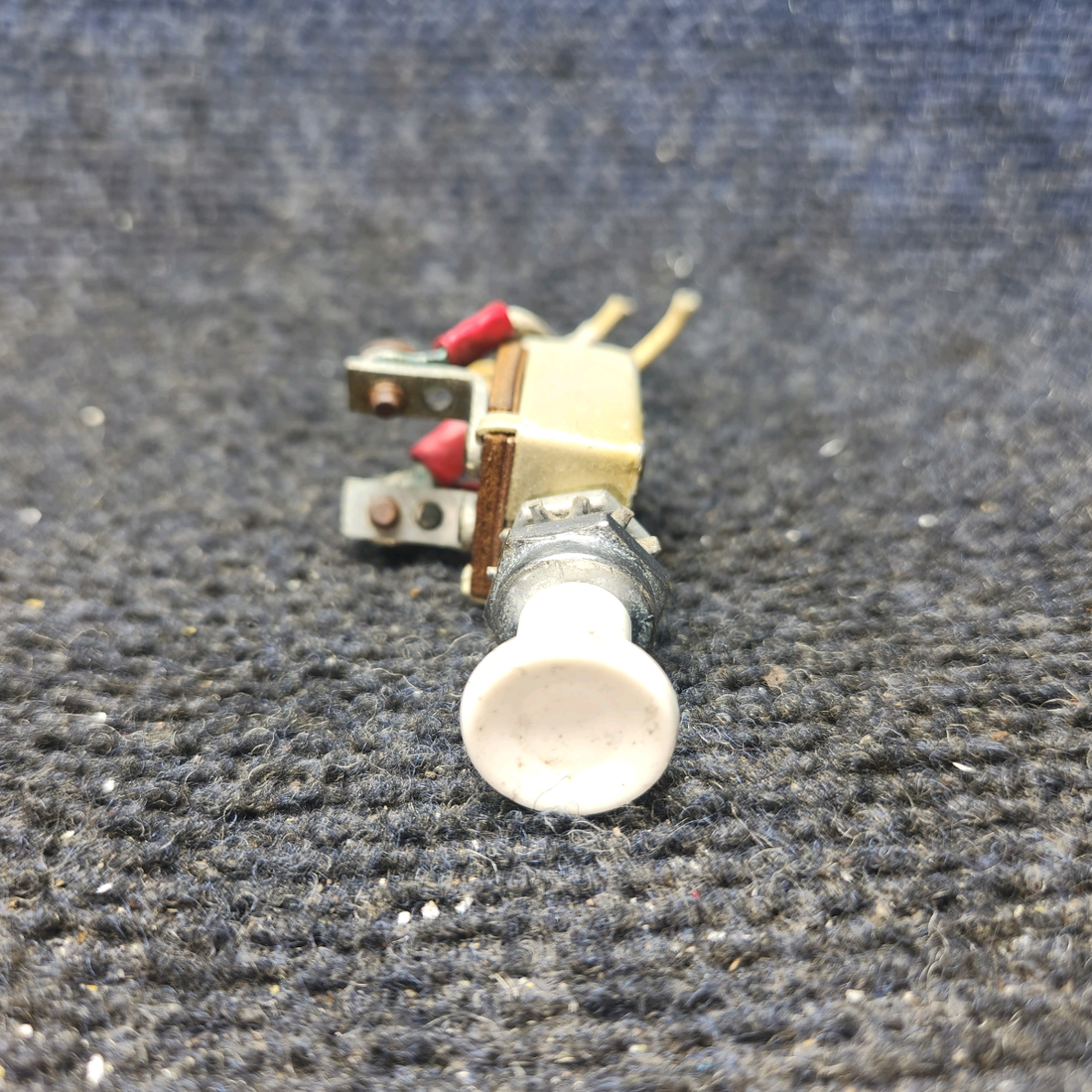 Used aircraft parts for sale, 0713026-4 Cessna 172 Push/Pull (OFF/ON) Switch