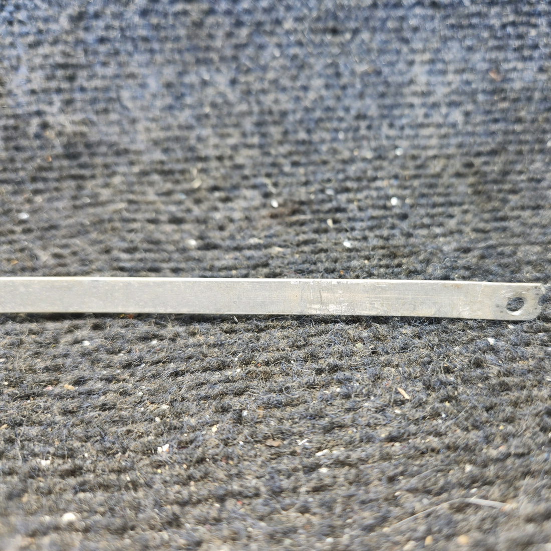 Used aircraft parts for sale, 0413406-8 cessna 150G Cabin Door Latch Drawbar