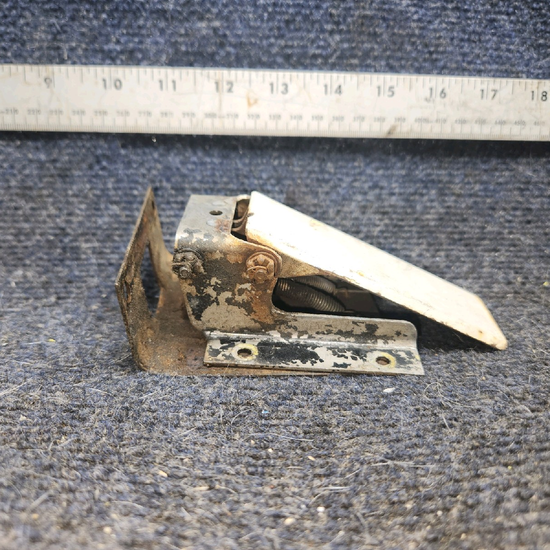 Used aircraft parts for sale, 79515-007, 79515-035, 79532-002 piper PA-28-181 Cabin Door Latch