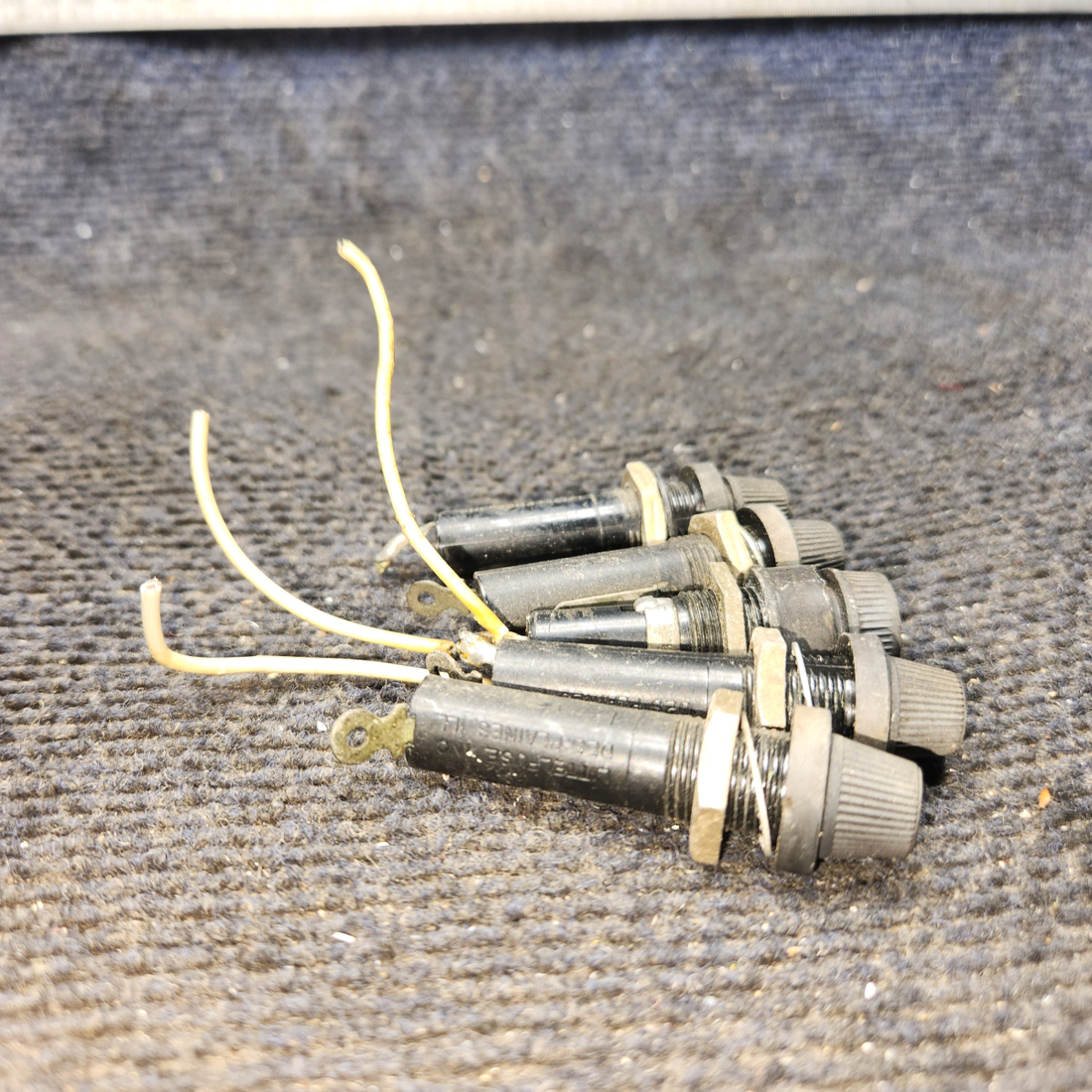 Used aircraft parts for sale, 465-257 Piper PA-28-140 Fuse Holders - Set of 5