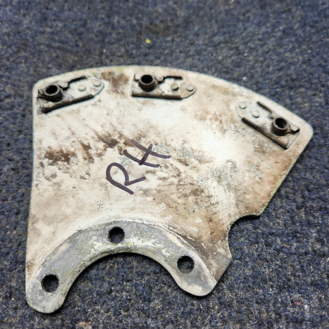 Used aircraft parts for sale, 63370-004 PIPER PA28-140 WHEEL FAIRING BRACKET ASSEMBLY RH