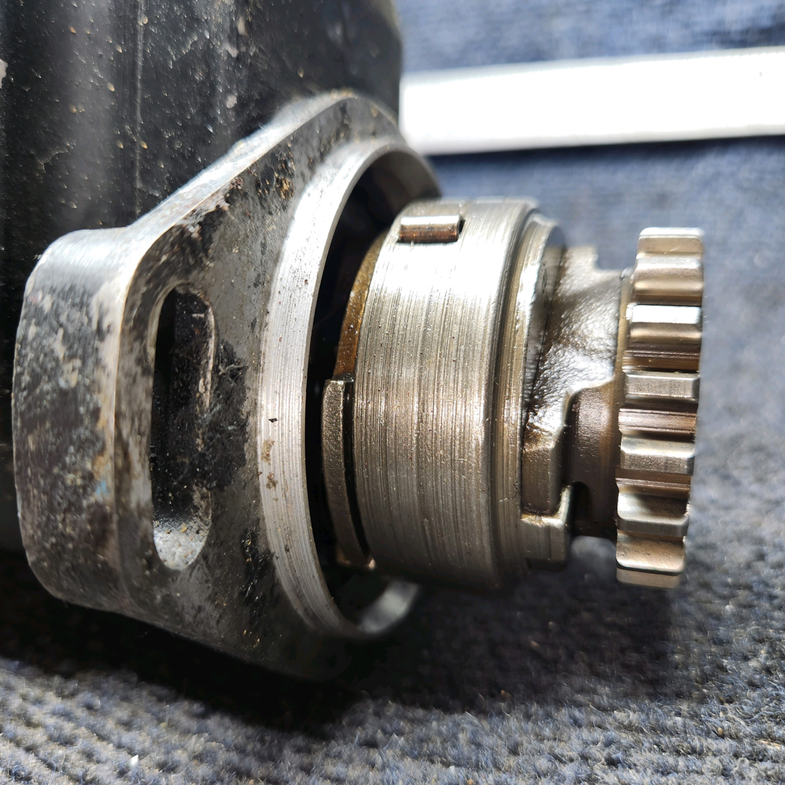 Used aircraft parts for sale, 664, 530603 Continental C125, C145 & O300 Cessna 172F Slick Magneto With Gear