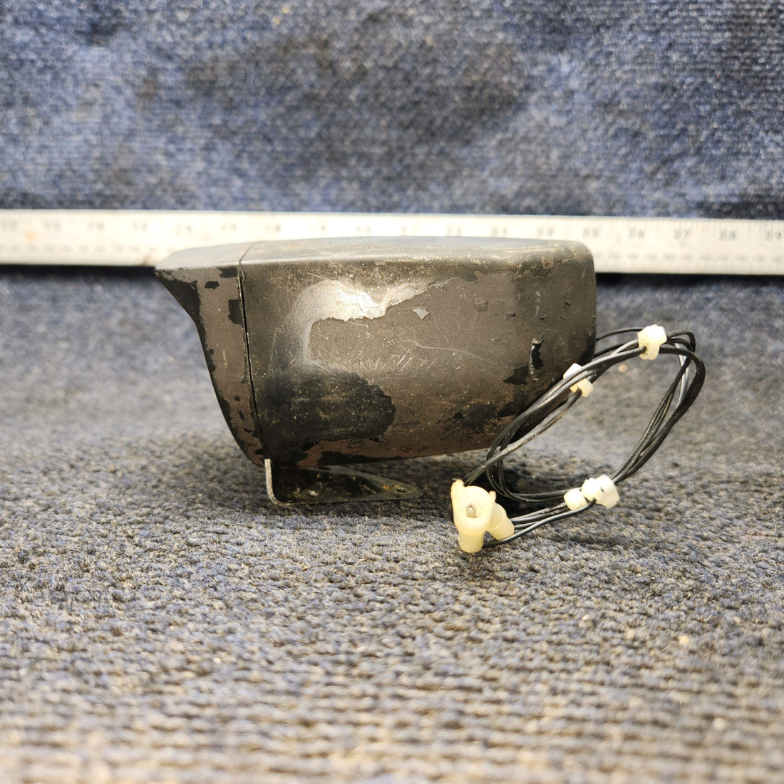 Used aircraft parts for sale, C6605O1-0102 Cessna 172RG Cessna Compas Botton Mount