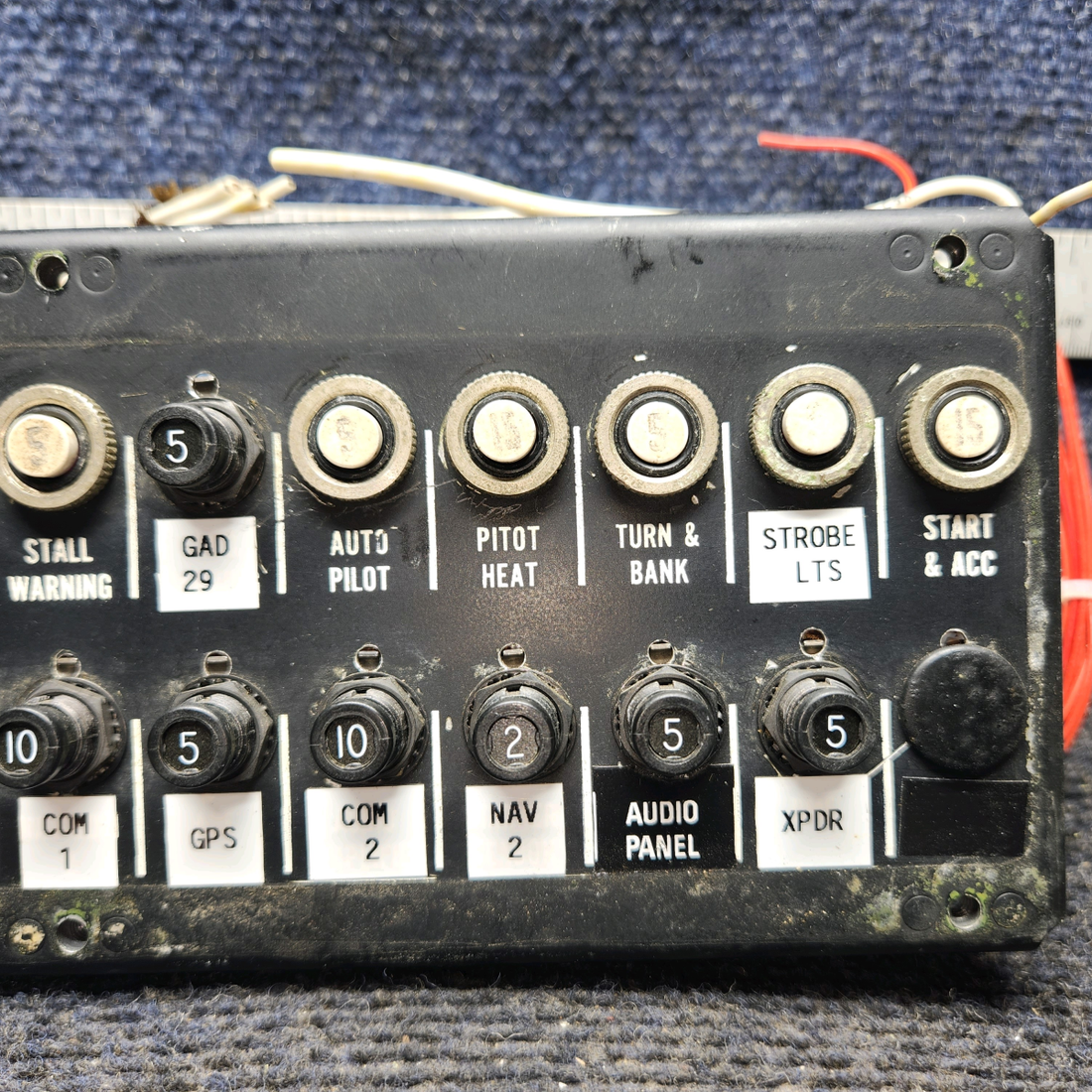 Used aircraft parts for sale, 99696-000 Piper PA28-140 Circuit Breaker Panel with Breakers