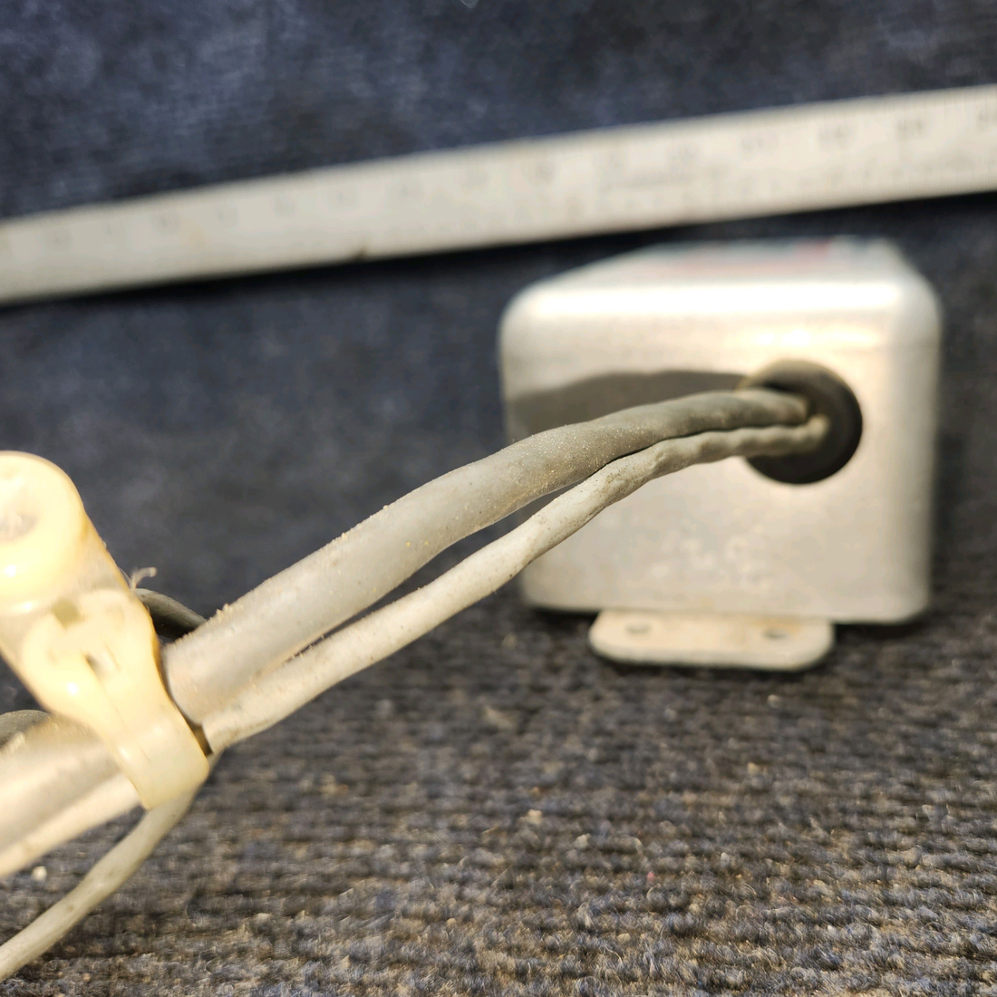 Used aircraft parts for sale, A490,T1-28 Whelen HT-1, 2 Strobe Light Power Supply (28V)