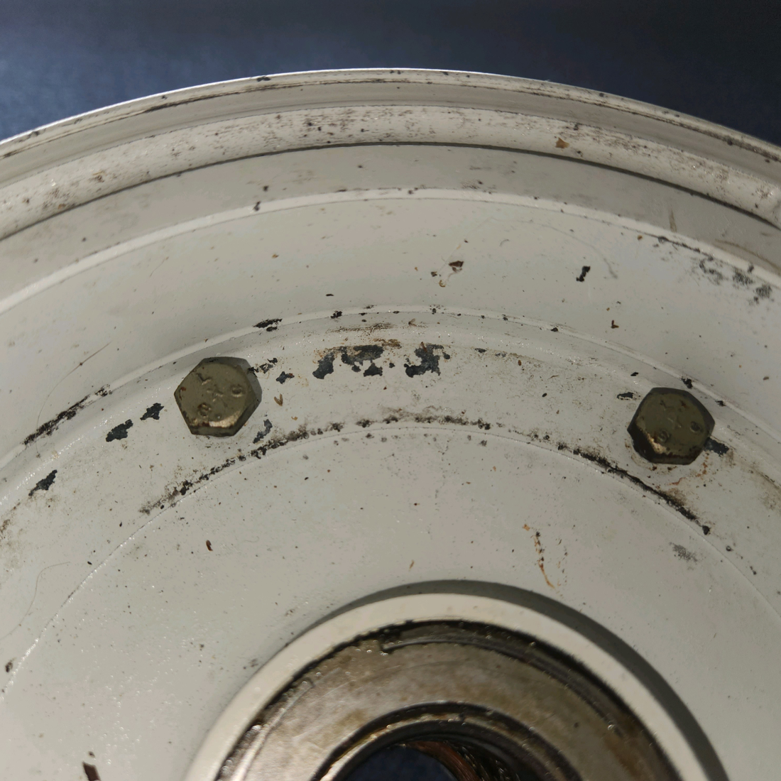 Used aircraft parts for sale, 40-98 BEECHCRAFT 95-55B Main Gear Wheel Assembly – 8"