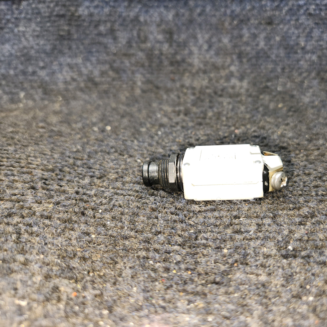 Used aircraft parts for sale, 7277-2-4 klixon 7274-2 PIPER PA-24-250 Circuit Breaker - 4 AMP