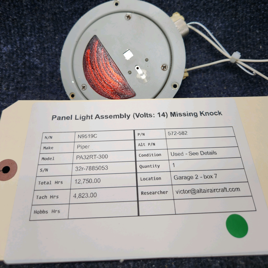 Used aircraft parts for sale, 572-582 Piper PA32RT-300 PANEL LIGHT ASSEMBLY (VOLTS: 14) MISSING KNOCK