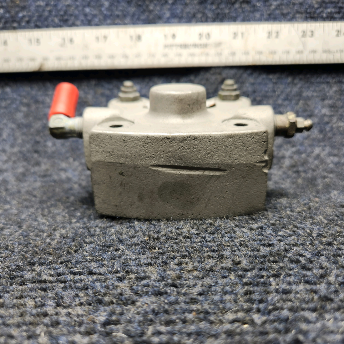 Used aircraft parts for sale, C163030-0107 Cleveland 30-63A CESSNA 172K BRAKE CALIPER ASSEMBLY LH OR RH (CORROSION) SANDBLASTED