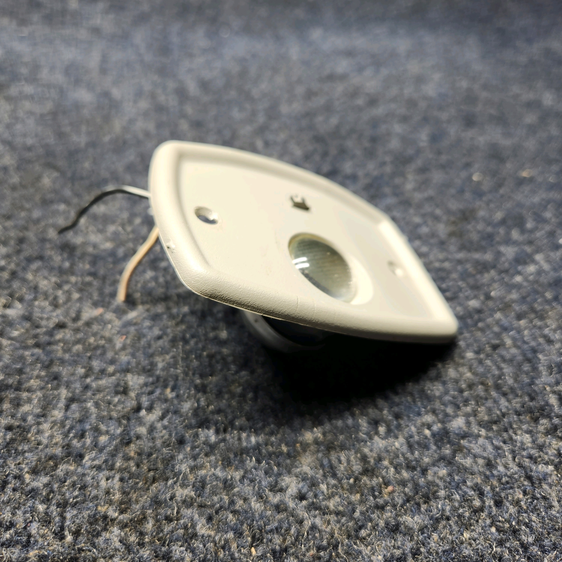 Used aircraft parts for sale, 572-524 Piper PA32RT-300 GRIMES READING LIGHT W/ SWITCH (14V) HAS CRACK