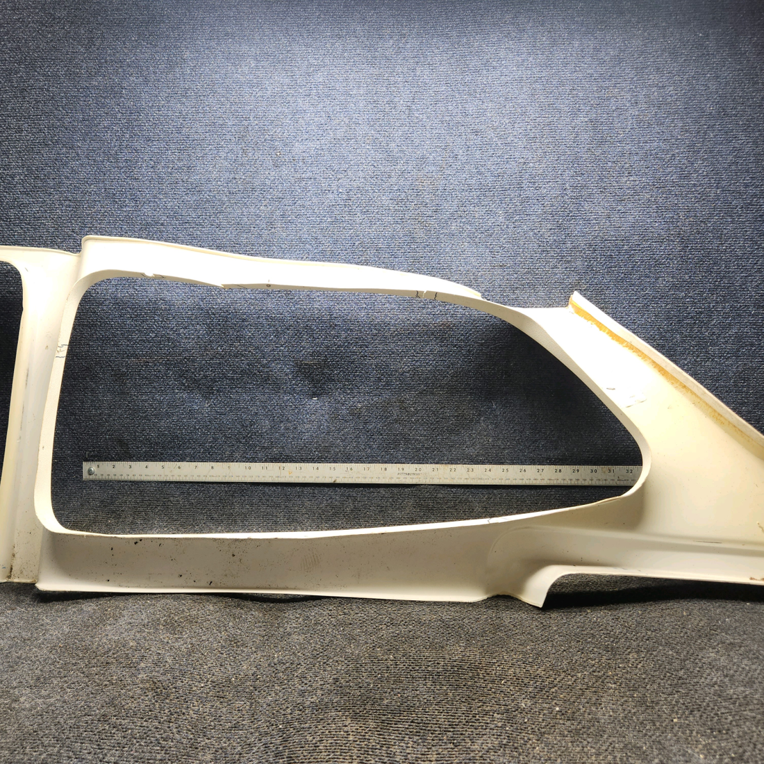 Used aircraft parts for sale, 0515W-3 cessna 172N Window Moulding - LH