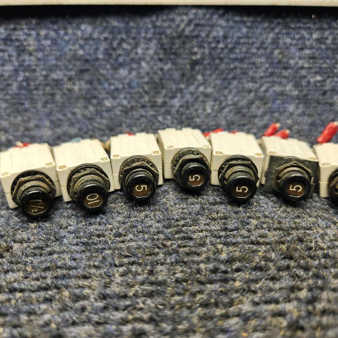 Used aircraft parts for sale, 7277-2-5 / 7277-2-7 PIPER PA28-161 Warrior III CIRCUIT BREAKER (SET OF SEVEN) 4-5A/1-3A/1-7A/1-10A.