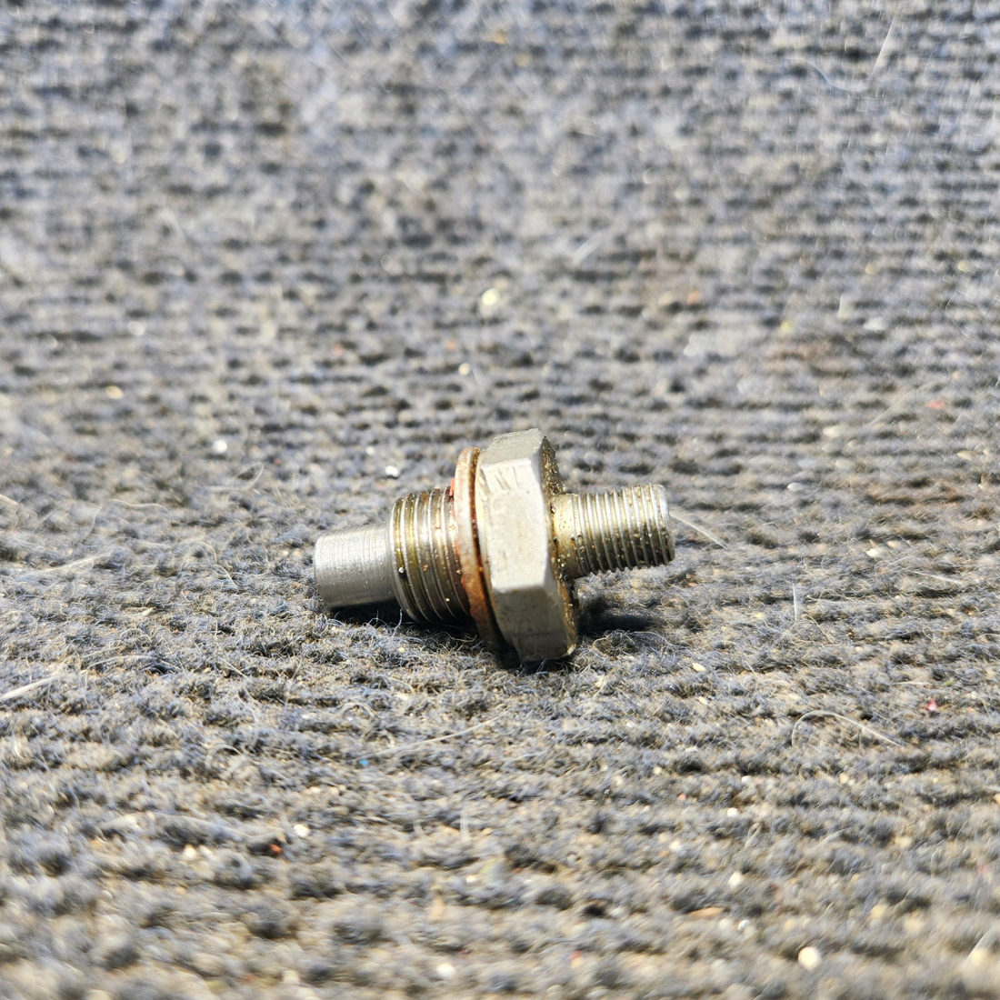 Used aircraft parts for sale, 0543036-1 cessna 172N Valve Assembly