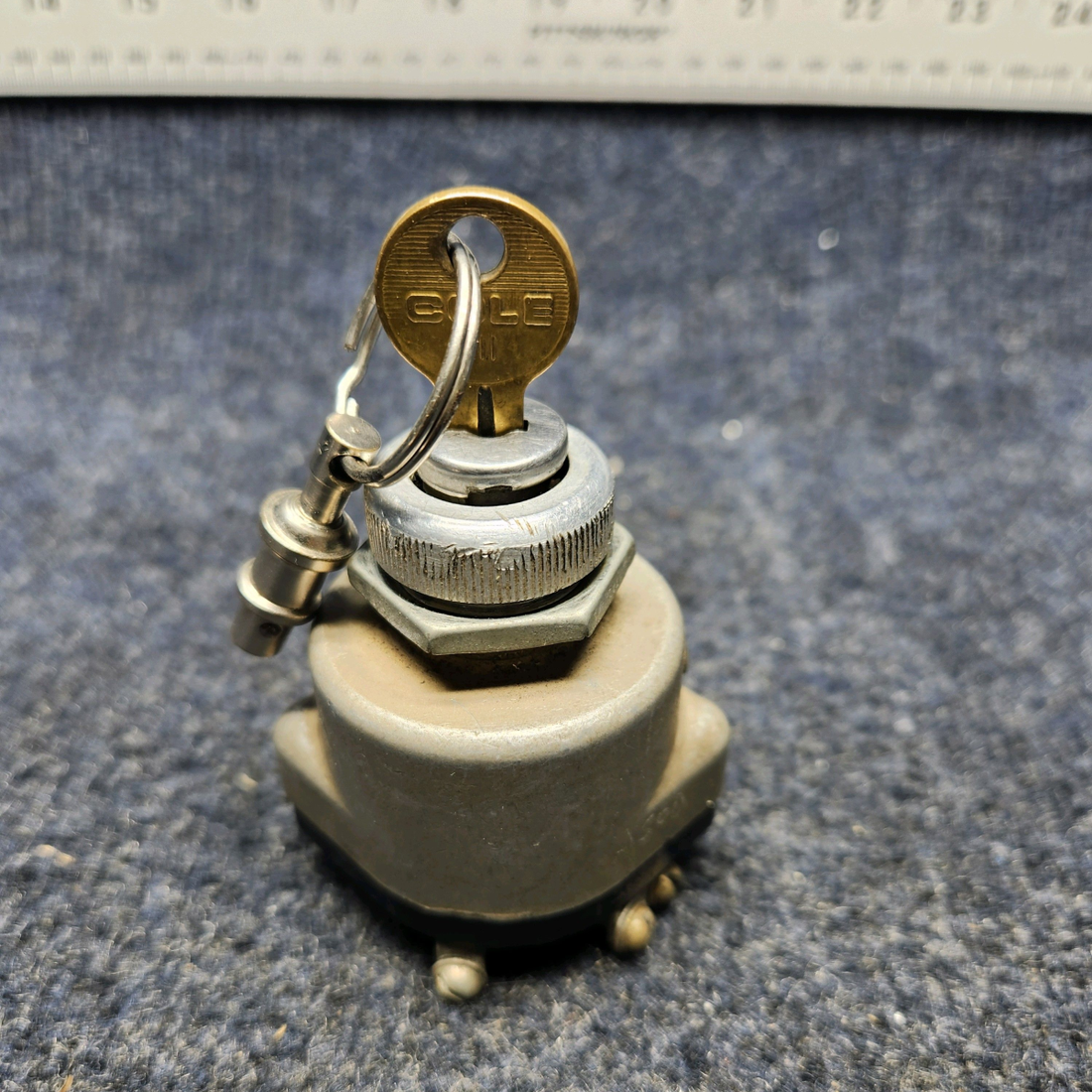 Used aircraft parts for sale, 0-357200-1 BEECHCRAFT F35 BENDIX IGNITION SWITCH W/ KEY