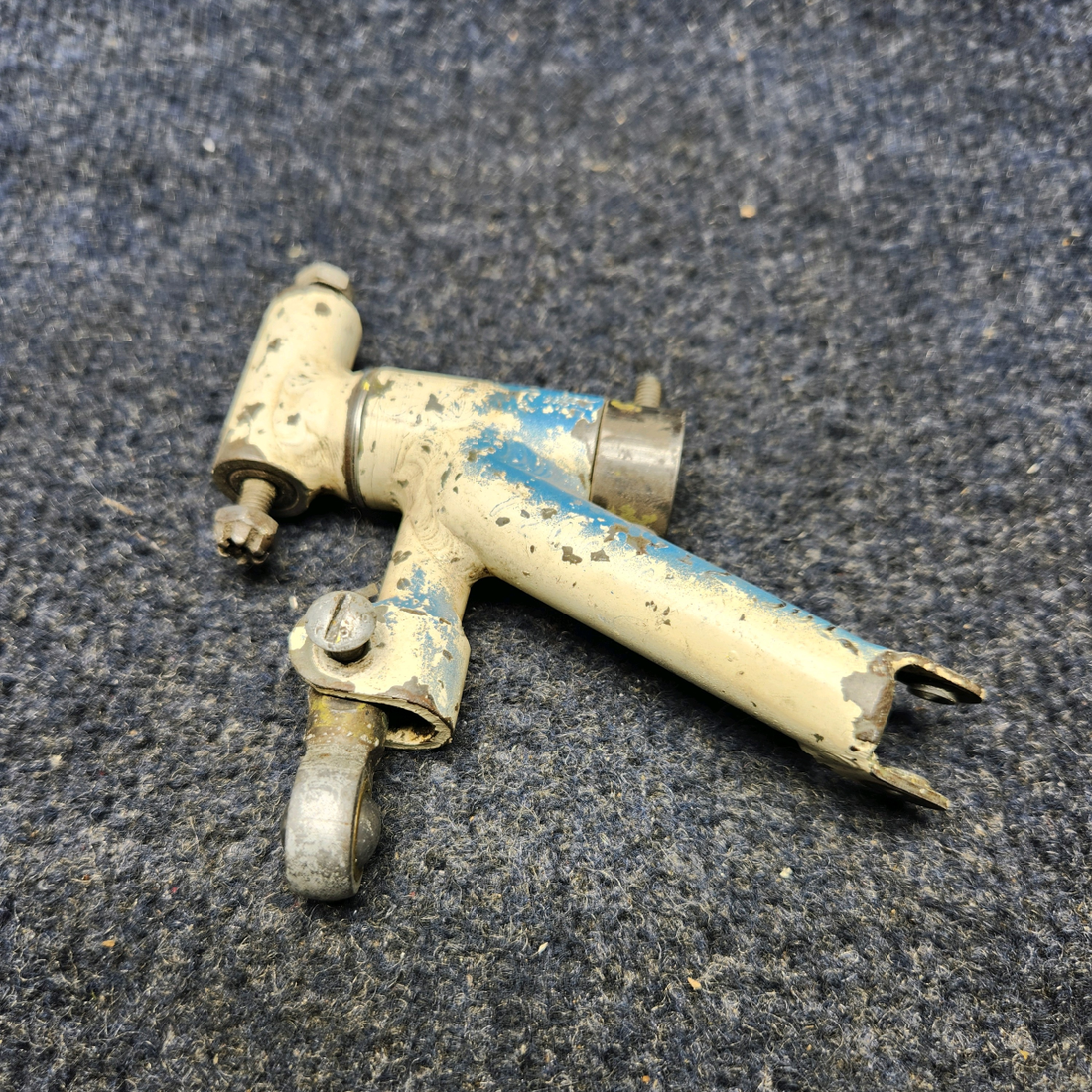 Used aircraft parts for sale, 720012-501 Mooney  [part_model] Texas Several NOSE GEAR STEERING HORN ASSEMBLY