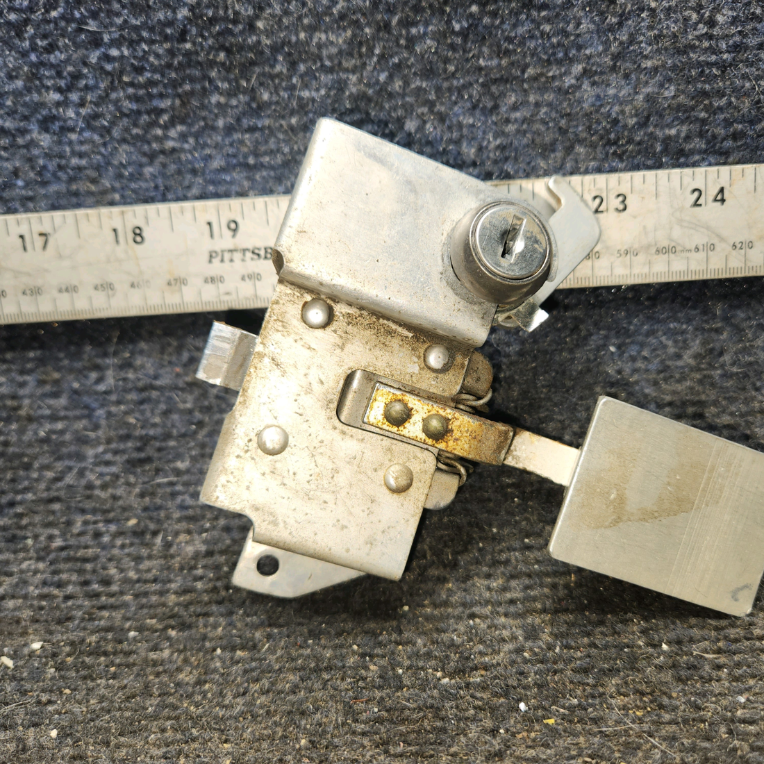 Used aircraft parts for sale, S1359-8 cessna 172N Baggage Door Latch
