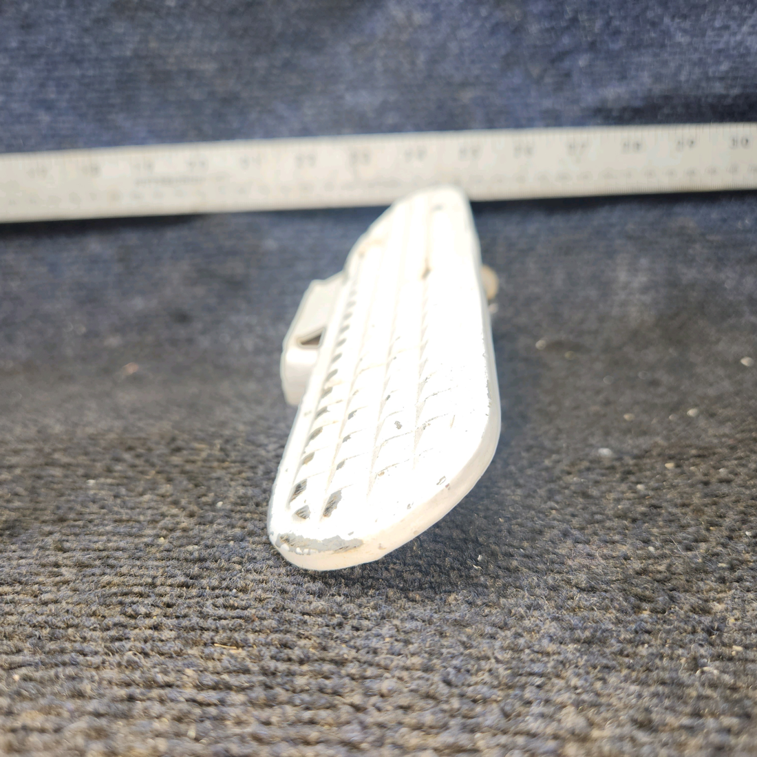 Used aircraft parts for sale, 0541154-1 cessna 150G Main Gear Step – LH or RH